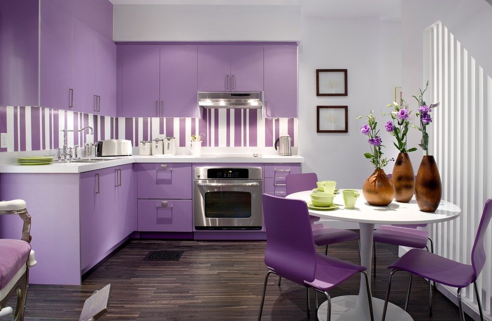 9ca1e761b5513a5b70b68dd3331f42a4 Кухня в бузкових тонах: фіолетовий колір в інтерєрі, варіанти поєднання світлих і темних відтінків для стін та фасадів