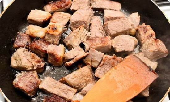 acccdeda62332aa93f28ef6fbceda7f4 Оригінальне гаряче блюдо на Новий рік — яловичина в духовці тесті