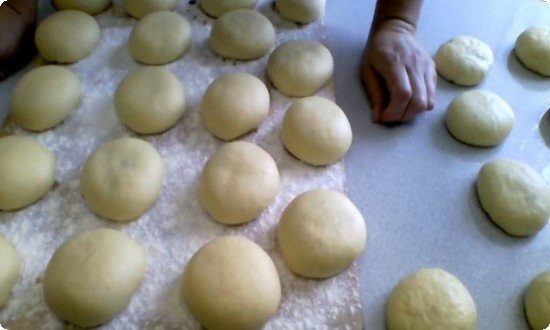 c66e3baf5892c82e3aabdf000d92daff Пишні пончики — класичні рецепти приготування домашніх смачних пончиків