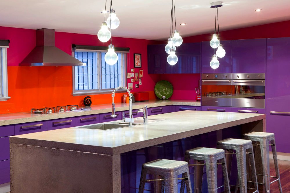 c994b689512b5a801df8ec1f9f19b0a7 Кухня в бузкових тонах: фіолетовий колір в інтерєрі, варіанти поєднання світлих і темних відтінків для стін та фасадів
