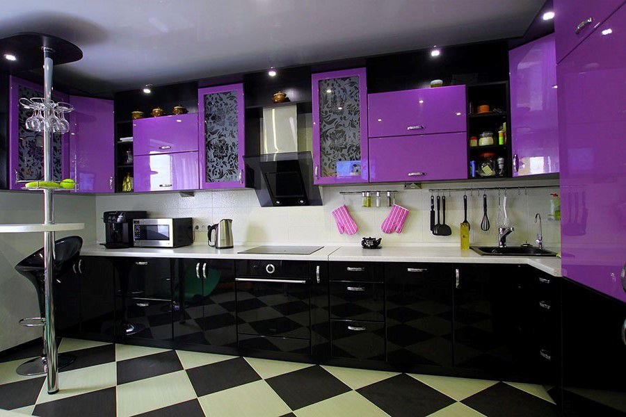 e63148f04b323026ee24a54734702473 Кухня в бузкових тонах: фіолетовий колір в інтерєрі, варіанти поєднання світлих і темних відтінків для стін та фасадів