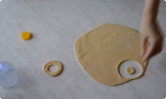 ef72e02e78e16182967c83c44e2252aa Пишні пончики — класичні рецепти приготування домашніх смачних пончиків