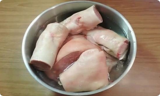 f44fd50d280d8db8d66fa07b4b941319 Холодець зі свинячої рульки – прості рецепти приготування холодцю в домашніх умовах