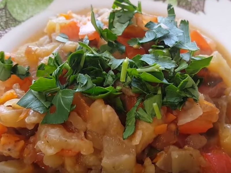 fe0f79600ecbf73b9332617f68661c70 Овочеве рагу — як приготувати рагу з овочів з картоплею, капустою і кабачком