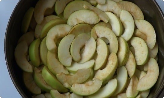 fefaf3135953465175010544d063c1d4 Смачний пиріг шарлотка з яблуками   прості рецепти в духовці