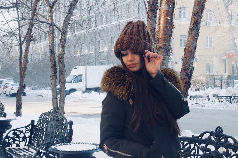 modnye zhenskie vyazanye shapki: zima 201970 Модні жіночі вязані шапки: зима 2020 2021