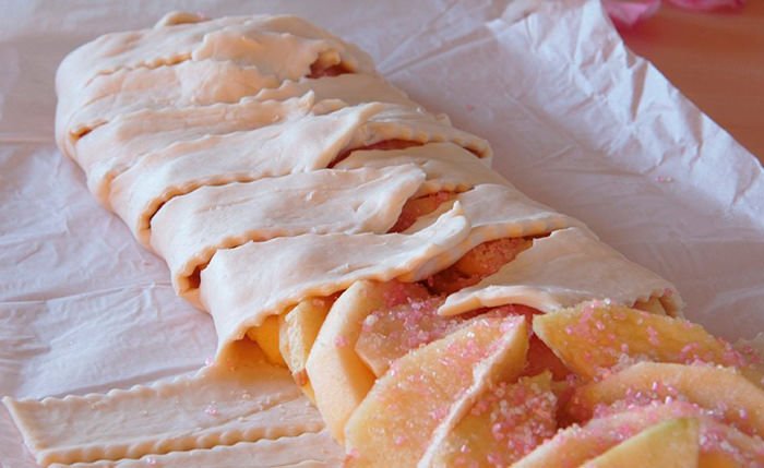 sloenye pirogi s nachinkojj iz yablok – sochnyjj desert v nezhnojj upakovke252 Листкові пироги з начинкою з яблук – соковитий десерт в ніжною «упаковці»
