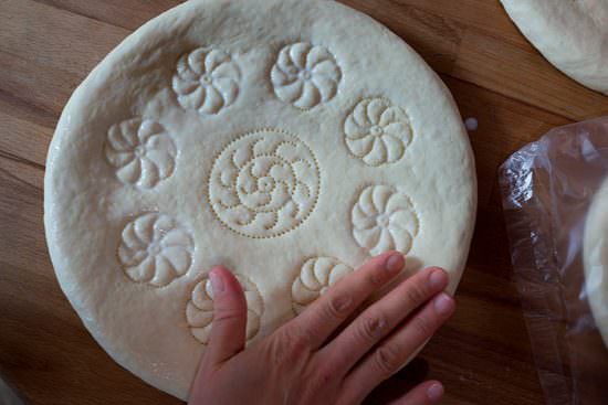 uzbekskie lepeshki   samyjj prostojj domashnijj khleb25 Узбецькі коржики — найпростіший домашній хліб