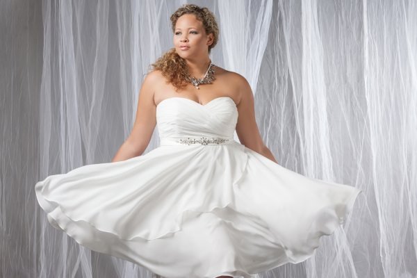 01b48f2443c9b509e7bfe740fcd22a38 Весільні сукні для повних дівчат наречених. Фото, яке краще, варіанти
