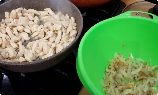 08c6804307be0be1b0662ff6ac54f56f Жульєн з куркою і грибами – класичні рецепти приготування в духовці