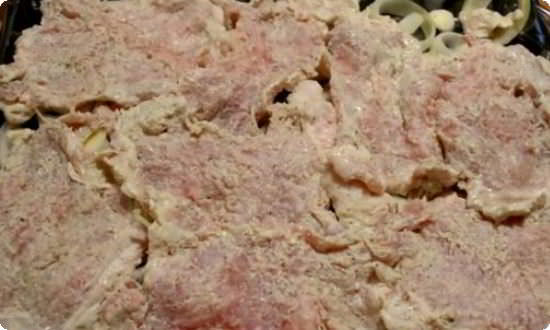 383e5fbe3c3fdfc04a071f8d57366e06 Мясо по французьки з свинини з картоплею в духовці