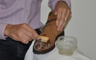 3b0619ba16be46a91ae259befb89e5ad Як почистити замшеве взуття в домашніх умовах