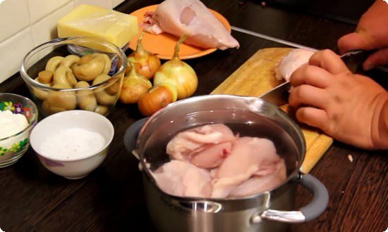 d5dd81813f8f9751e88c2bc9c71d5b51 Жульєн з куркою і грибами – класичні рецепти приготування в духовці
