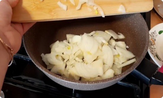 ed9eaebf39f296a666dff90663374066 Жульєн з куркою і грибами – класичні рецепти приготування в духовці