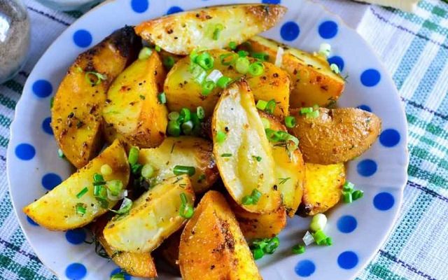 10b5d4c56f0cc9ebf02f366274964e02 Картопля в духовці — прості рецепти приготування смачної картоплі різними способами