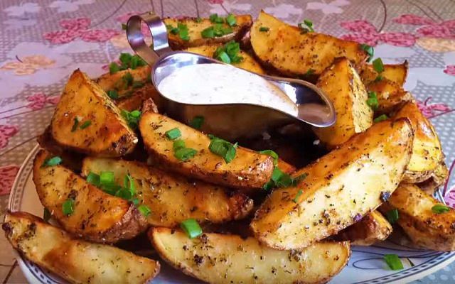 9c1dc18c1a0e01f256942609e0938db1 Картопля в духовці — прості рецепти приготування смачної картоплі різними способами