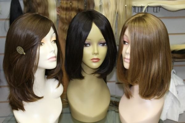 b4115d9d7330184b620e1ad64fcc9c6a Перуки з натурального волосся для жінок з імітацією шкіри голови. Фото і ціни
