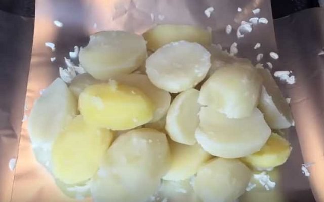 dbaf22c99b7c30ff6492a51abc3a57ca Картопля в духовці — прості рецепти приготування смачної картоплі різними способами