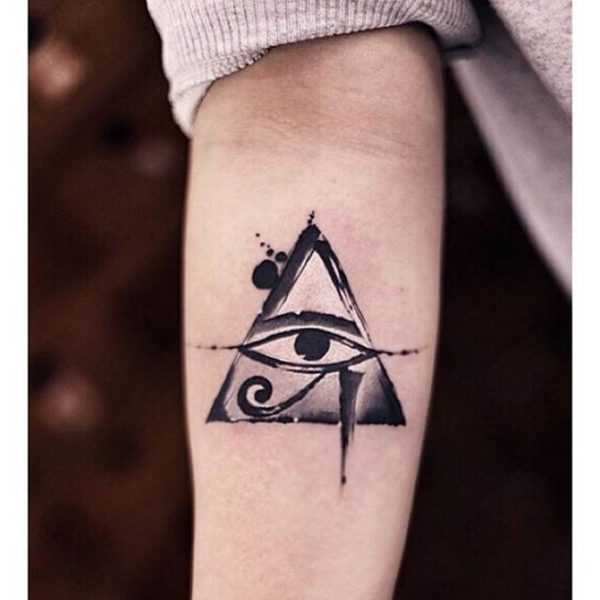 ddb6e3d3366d3ba0dd4a256bd183097e Око Гора: значення тату, амулета – єгипетський символ у трикутнику для жінок і чоловіків