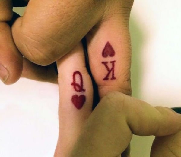 ff4a77213f7697f8a4cbdc059e8e759c Парні татуювання для двох закоханих, для подруг, сестер. Маленькі ескізи, ідеї написи