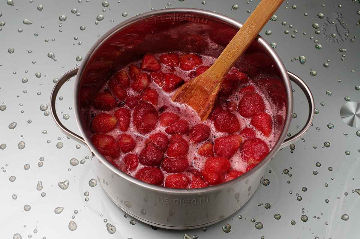 1619525b599479bbabe8405d15cfcbcd Як варити полуничне варення з цілими ягодами — класичний рецепт варення з полуниць на зиму з покроковими фото