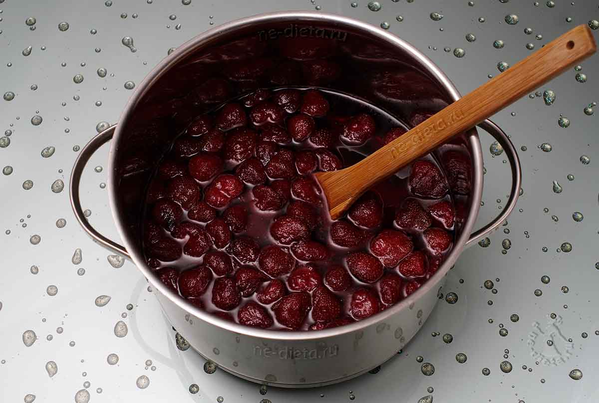 c261c1c5d0a6b9c925f9b43d2731a868 Як варити полуничне варення з цілими ягодами — класичний рецепт варення з полуниць на зиму з покроковими фото