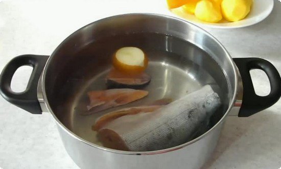 de6773eef91dfa39f7cc8a25a6f67ff5 Смачний рибний суп з червоної риби в домашніх умовах