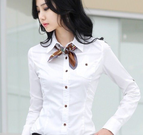 ff079e26841737c75c7fcd4f2446a706 Біла жіноча блузка. З чим носити вільну, шовкову сорочку, для повних