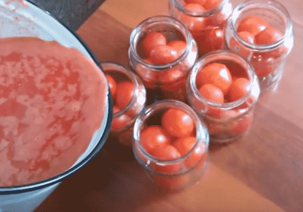kak prigotovit pomidory v sobstvennom soku na zimu  recepty   palchiki oblizhesh75 Як приготувати помідори у власному соку на зиму? Рецепти — пальчики оближеш