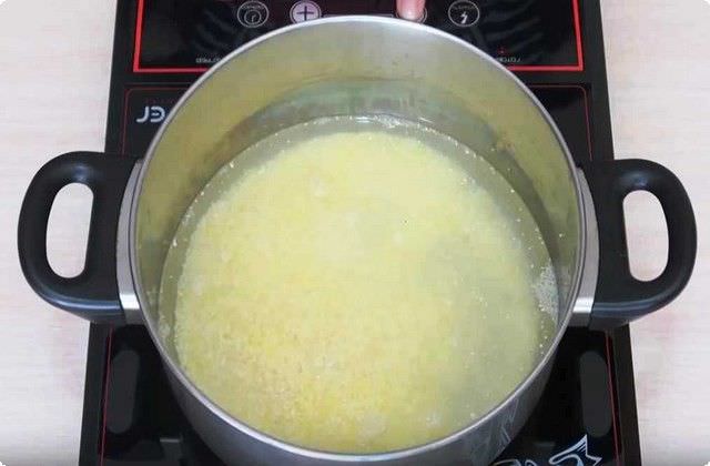 02eaf98c00db0e358a3b8e40673b12cf Кукурудзяна каша на молоці – 5 рецептів приготування на плиті