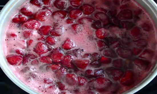 1a4271049f5c92cbe866e20088d9d2f2 Густе варення з полуниці з цілими ягодами на зиму