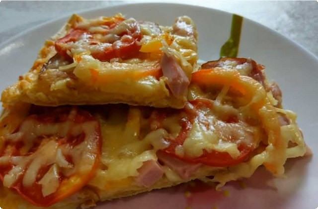 599f2e9e3cc3f4db080fc64adc6f6f52 Піца в духовці з ковбасою, сиром і помідорами — прості рецепти піци з лаваша