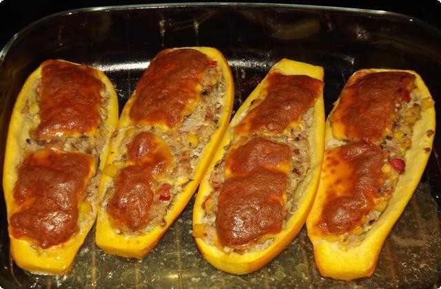 01b709a16d083dc0ba99e8da6175aba0 Кабачки в духовці з фаршем помідорами і сиром — швидкий і смачний рецепт