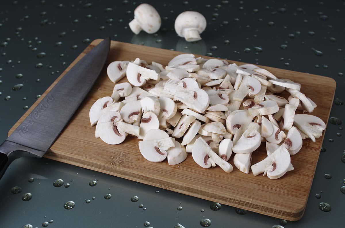 16f2309941dae78ea28ceac6ce27cfa6 Як приготувати курку в грибному соусі — простий рецепт смачного другого блюда з курячих ніжок з грибами з покроковими фото
