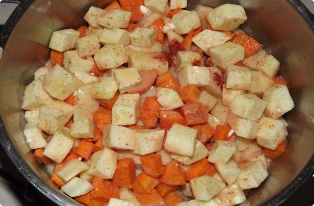 6f68732df37c0c133bc87bb17482f51b Овочеве рагу з куркою, картоплею і кабачками — домашній рецепт