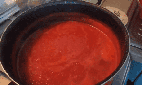 kak prigotovit tomatnyjj sous iz pomidor na zimu v domashnikh usloviyakh169 Як приготувати томатний соус з помідорів на зиму в домашніх умовах