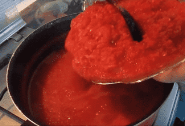 kak prigotovit tomatnyjj sous iz pomidor na zimu v domashnikh usloviyakh170 Як приготувати томатний соус з помідорів на зиму в домашніх умовах