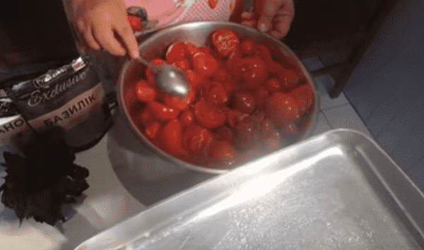 kak prigotovit tomatnyjj sous iz pomidor na zimu v domashnikh usloviyakh173 Як приготувати томатний соус з помідорів на зиму в домашніх умовах