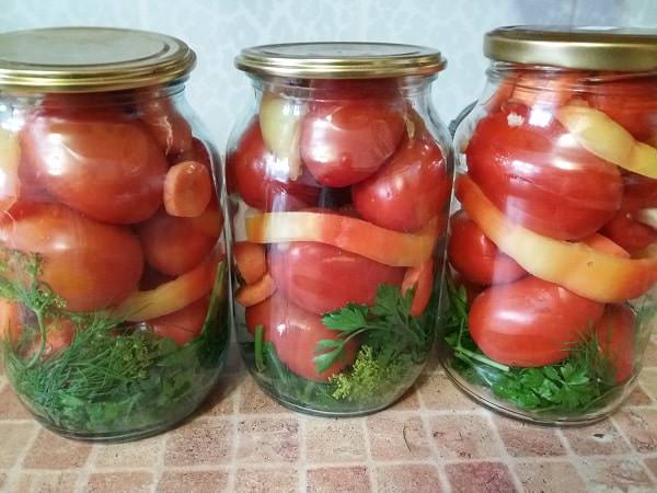 pomidory s chesnokom na zimu   palchiki oblizhesh 90 Помідори з часником на зиму — пальчики оближеш!