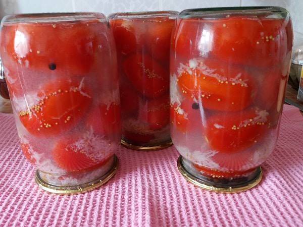 pomidory v snegu s chesnokom na zimu v litrovojj banke   samyjj vkusnyjj recept126 Помідори в снігу з часником на зиму в літровій банці — найсмачніший рецепт