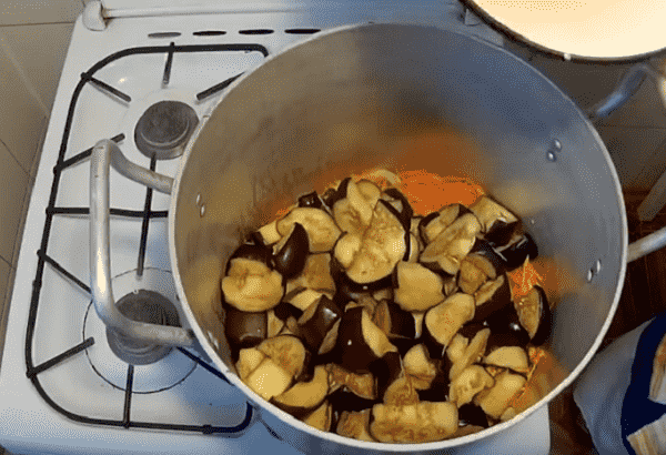 salaty iz baklazhanov na zimu – vkusnye i prostye recepty6 Салати з баклажанів на зиму – смачні та прості рецепти