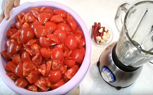 034173528b0e7788c5c486bc4fbc9c7d 5 простих рецептів приготування томатної пасти своїми руками на зиму, в домашніх умовах