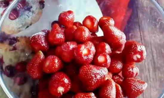 1b36e5505d9c6b0acef6d40bf6a0e906 Густе варення з полуниці з цілими ягодами на зиму