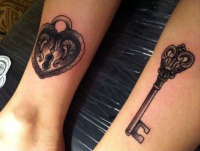 1f80538b5b30b55285ea02aa5e597fc9 Парні татуювання для двох закоханих. Ескізи, фото написи з перекладом для чоловіка та дружини, хлопця і дівчини