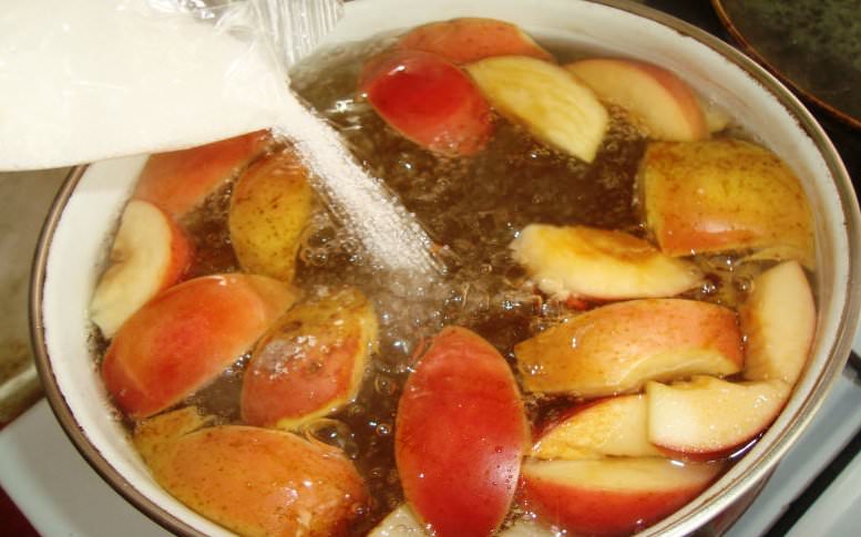 232cbfd12cfc6fc7591bd6a586e6bb87 Компот з яблук на зиму — простий рецепт смачного яблучного компоту