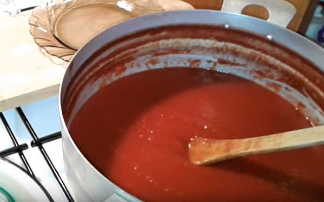 23f8d14591b4b3764e7f22c60aed77b3 5 простих рецептів приготування томатної пасти своїми руками на зиму, в домашніх умовах