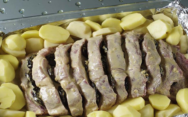 50120189a7785f4af946353cb11c506c Рецепти приготування смачного мяса з чорносливом на сковороді в духовці, в мультиварці, з різних видів мяса