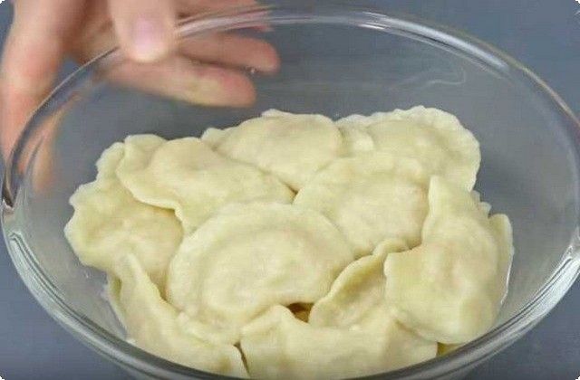 9036311689b8c44ed5d75615c7faa217 Рецепт приготування домашніх вареників з картоплею на воді — 7 рецептів приготування в домашніх умовах