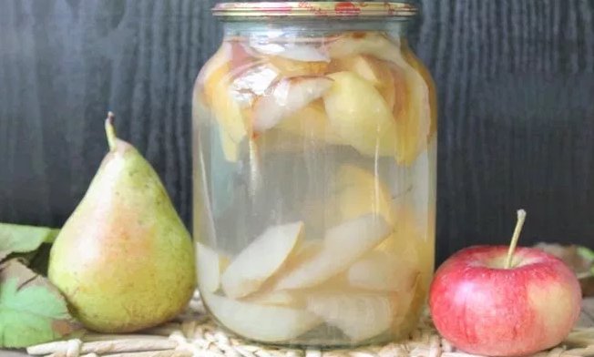a5ef67b37ae9d6f22c7e3cd1270f32de Компот з яблук на зиму — простий рецепт смачного яблучного компоту