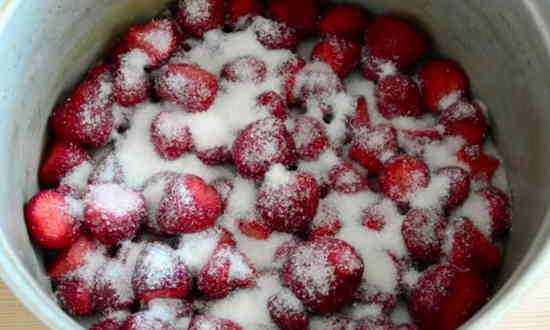 a7de5b2cec206489c2ed7dda6fa313e6 Густе варення з полуниці з цілими ягодами на зиму
